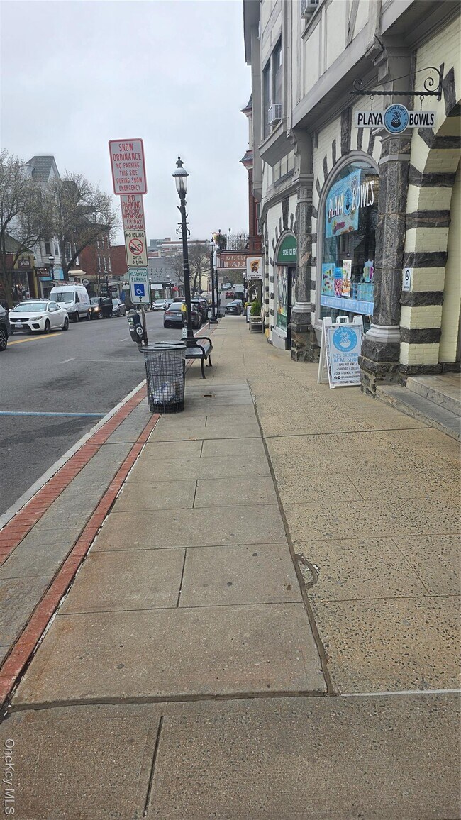 Building Photo - 3 Main St