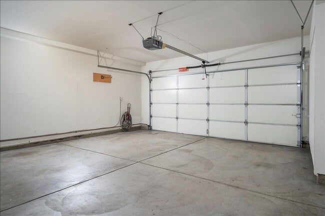 Building Photo - IMMACULATE 2+2 VALENCIA TOWNHOME!