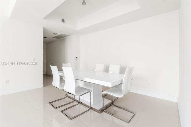 Building Photo - 16001 Collins Ave