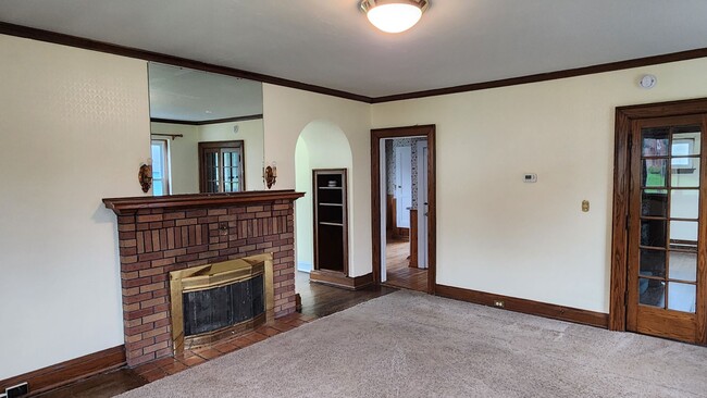 Building Photo - Four Bedroom Single Family home in Derreck...