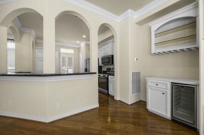 Building Photo - 3307 W Lamar St