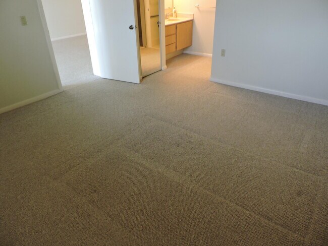 Building Photo - 701 Seafarer Cir