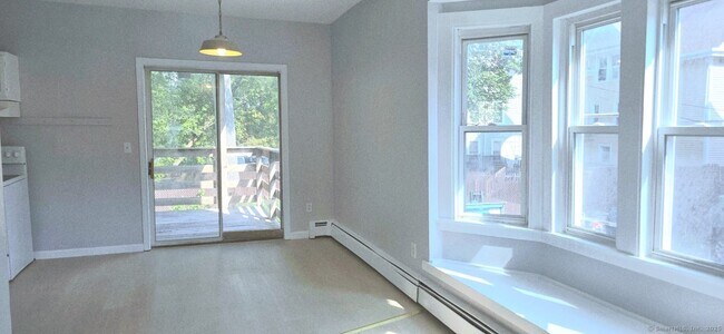 Building Photo - 306 Sigourney St