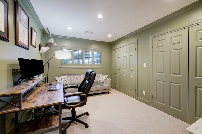 Building Photo - 6159 Doliver Dr