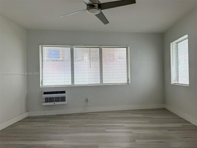 Building Photo - 10190 E Bay Harbor Dr