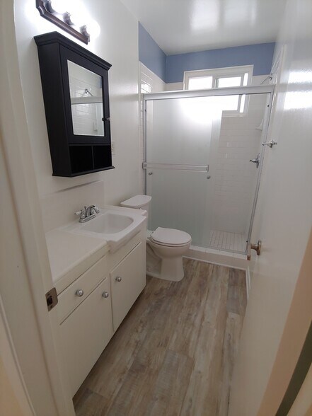 3 - 1115 Rexford Dr