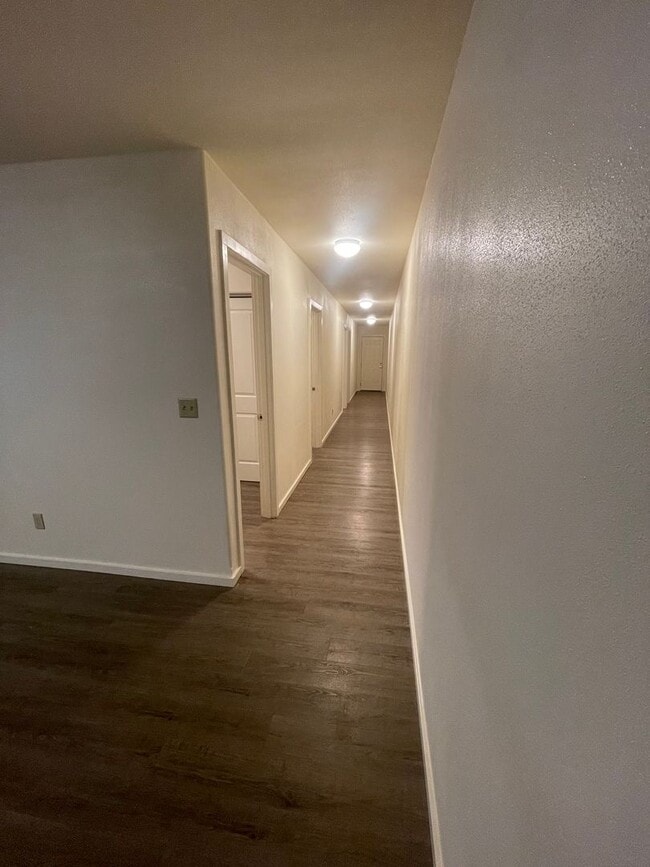 Building Photo - Convieniently located charming duplex with modern updates!