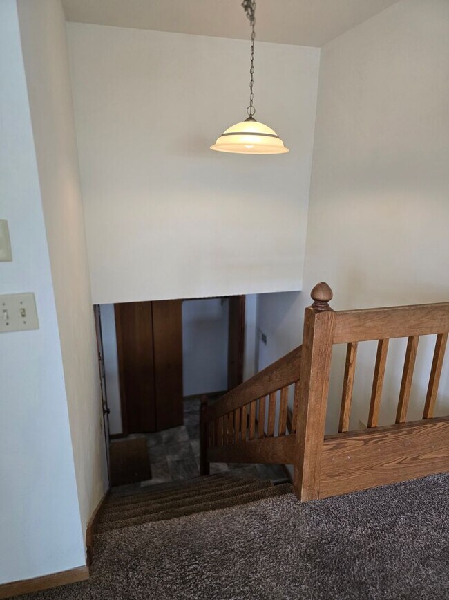 Building Photo - 1627-1629 Rustic Drive