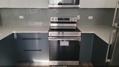 Building Photo - 160 Lafayette St