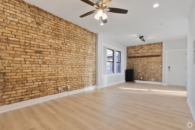 Building Photo - 7411 N Clark St