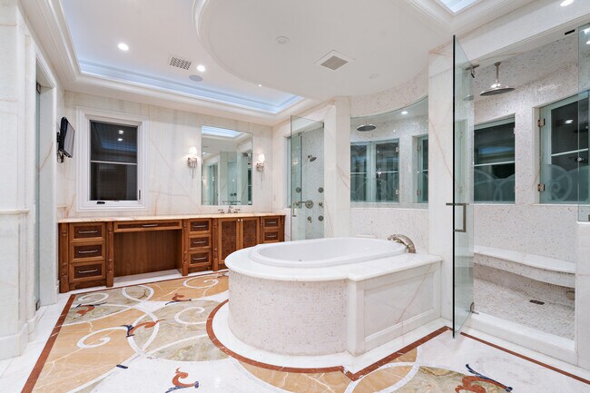 Building Photo - 718 N Rodeo Dr