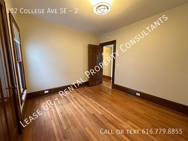 Building Photo - Renovated Two Bedroom in Heritage Hill