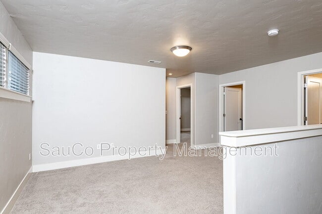 Building Photo - 13227 SW Maxfield Ln