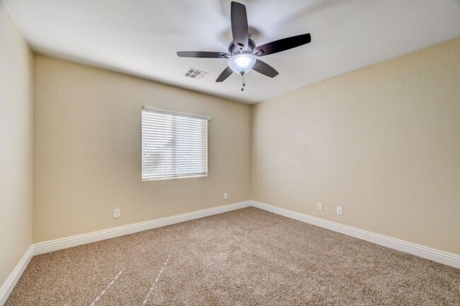 Building Photo - Stunning Northwest three bedroom w/ a loft!