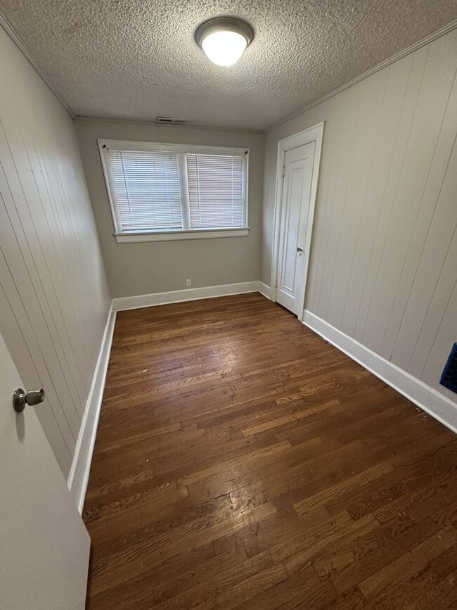 Building Photo - Affordable Upstairs Apartment – Housing Vouchers Welcome!