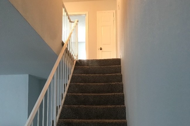 stairs - 2613 Wynterhall Rd SE