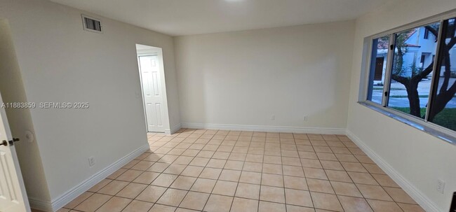 Building Photo - 9220 NW 9th Pl