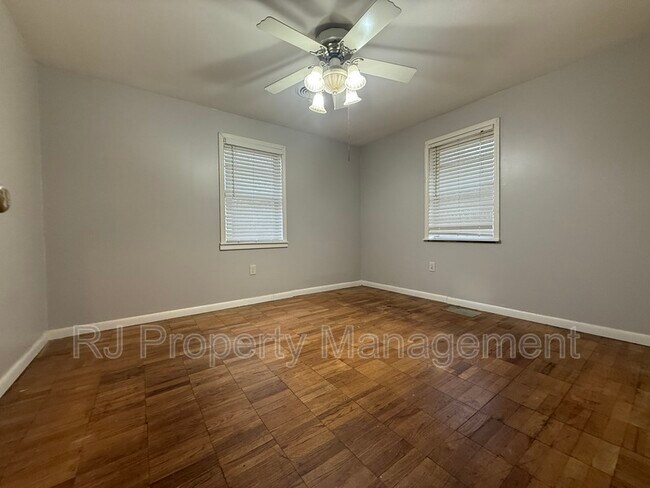 Building Photo - 1450 Gold Ave