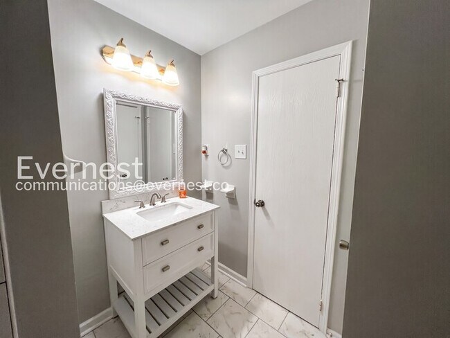 Building Photo - 3-Bed/2-Bath Home/ Pet Friendly/Voucher Accepted/ Available Soon!
