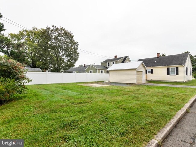 Building Photo - 701 Goldsborough St