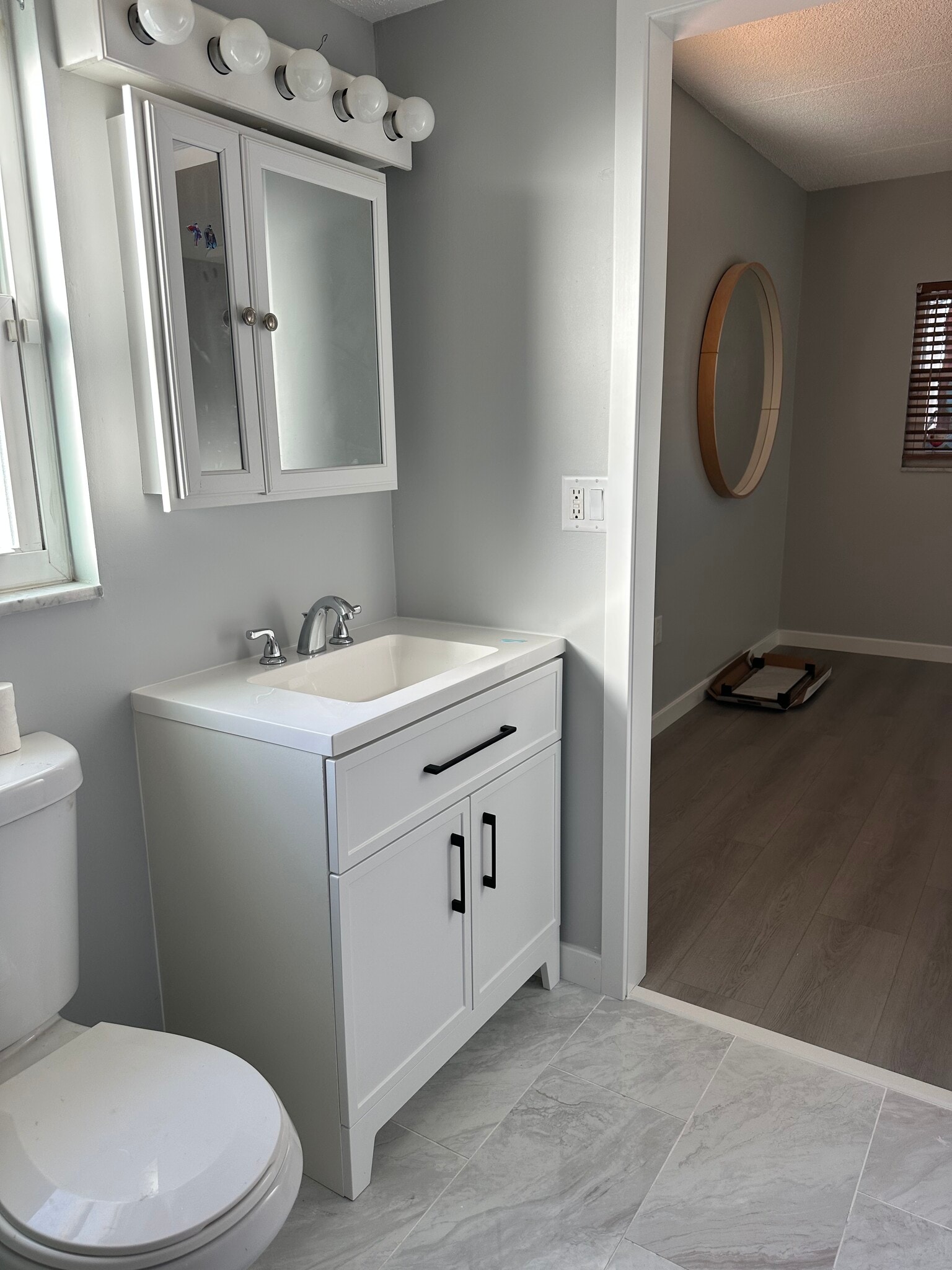 Primary bath. New tiles. Walk-in shower and vanity. - 1153 Rue des Rois