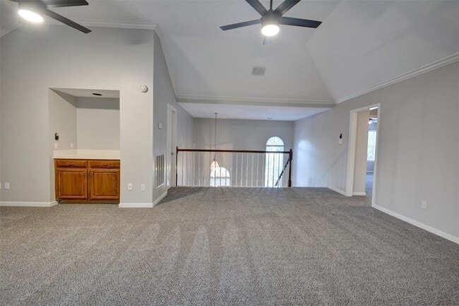 Building Photo - 539 W North Hill Dr