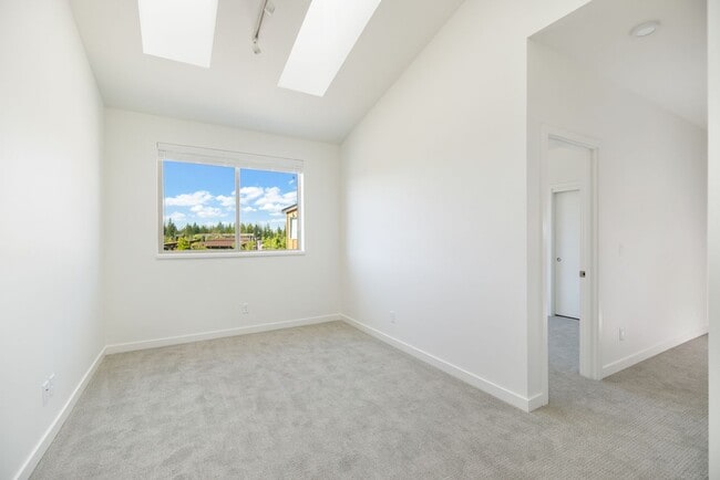 Building Photo - Beautiful 3 Bedroom Home Located in Ten Trails Black Diamond