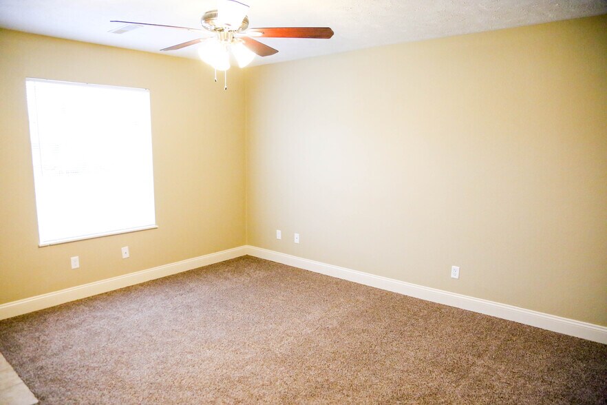 Building Photo - 614 W Mount Vernon St