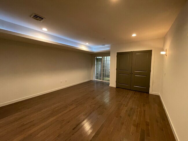 Building Photo - 1334 N 7th St
