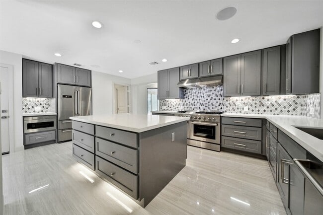 Building Photo - 15607 Memorial Dr