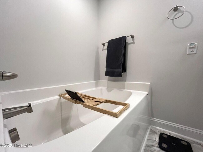 Building Photo - 280 Flying Bolt Dr