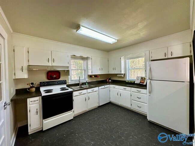 Building Photo - 1529 Mckinley Ave NE