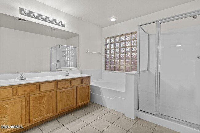 Building Photo - 2171 S Portland Ave