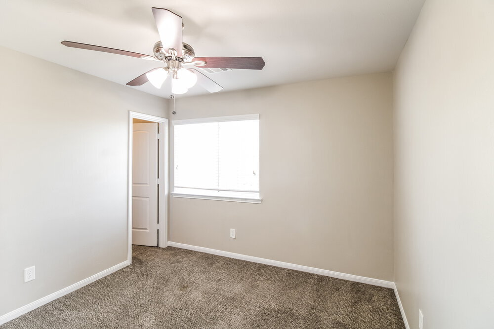 Building Photo - 10323 Leafy Autumn Path