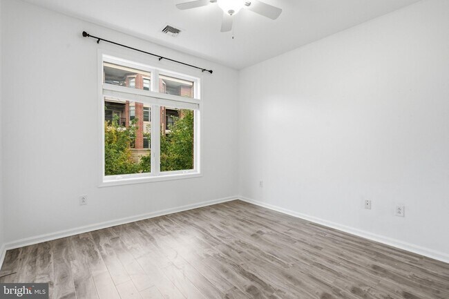 Building Photo - 301 Carson Terrace