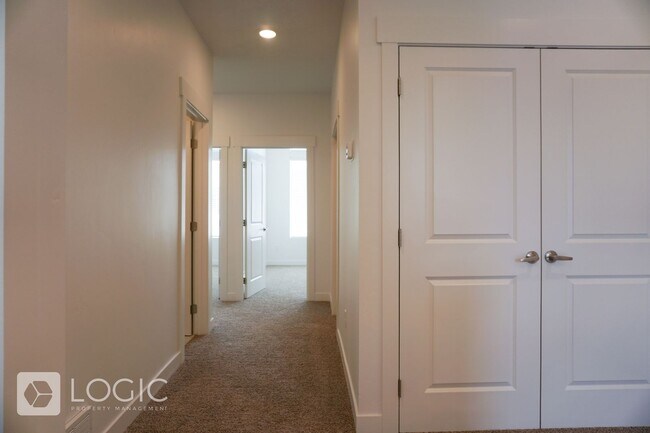Building Photo - Brand New Townhome in Great Location!