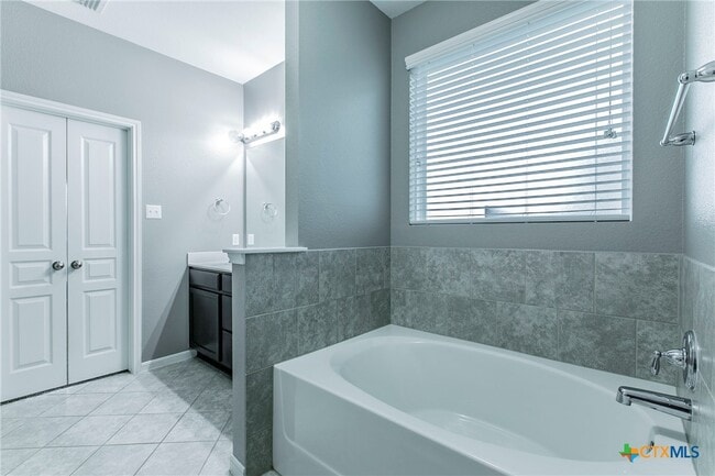 Building Photo - 1603 Neuberry Cliffe