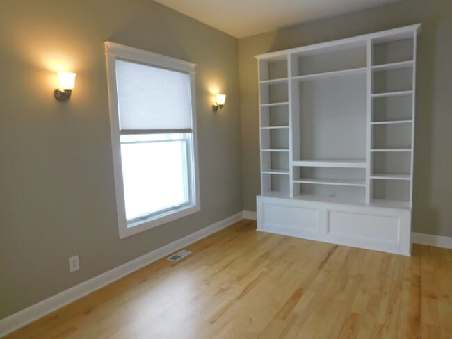 Building Photo - Welcoming Victorian with Modern Comforts *...