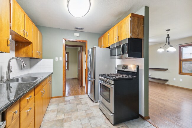 Building Photo - 420 Moss Ln