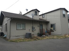 Building Photo - 164 Webb Duplex