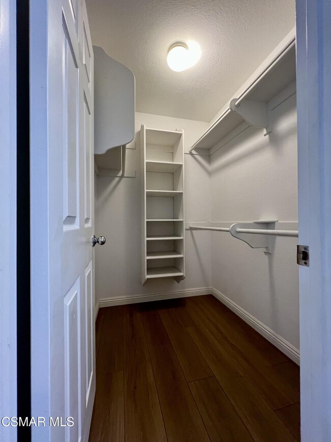 Building Photo - 5798 Oak Bank Trail