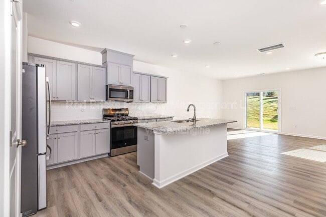 Building Photo - 3160 Lilac Grove Dr