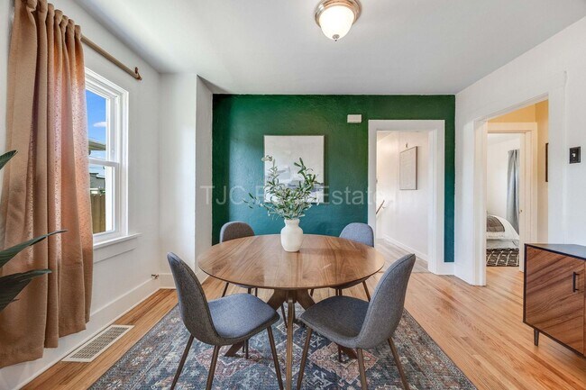 Building Photo - 4907 Grove St