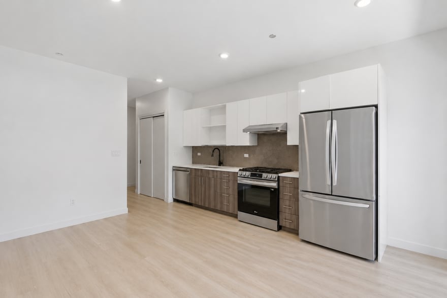 Building Photo - 948 W Sunnyside Ave
