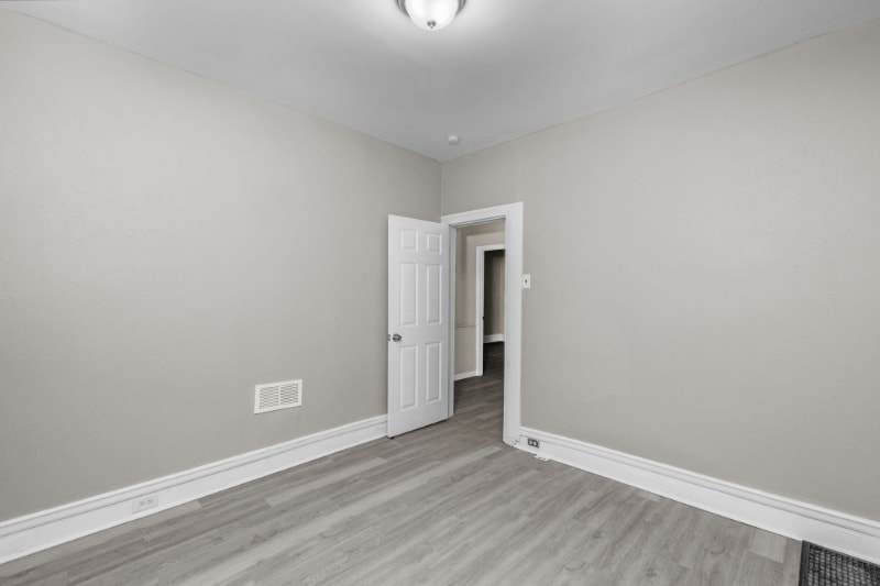 Building Photo - 6040 Maple Ave