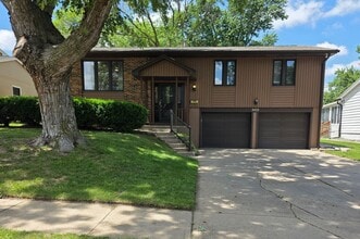 Building Photo - Spacious Three Bedroom in Millard!