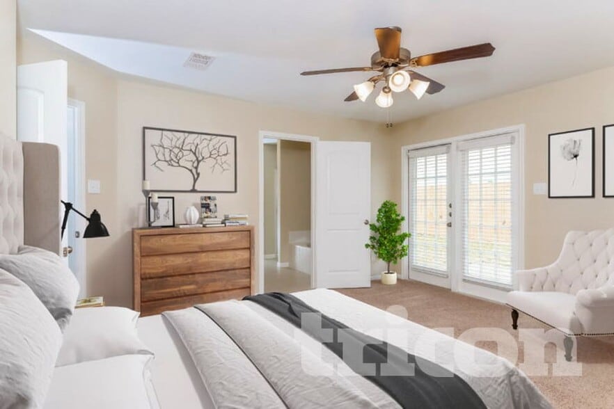 Building Photo - 333 Summer Horse Dr