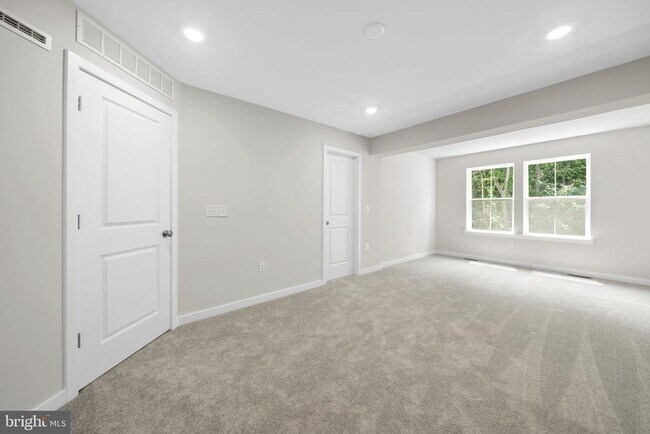 Building Photo - 258 Talucci Dr