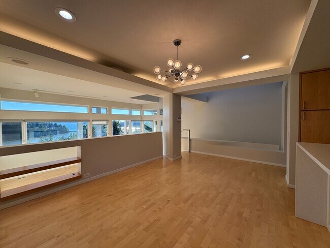 Building Photo - Breathtaking views of Chuckanut Bay!!