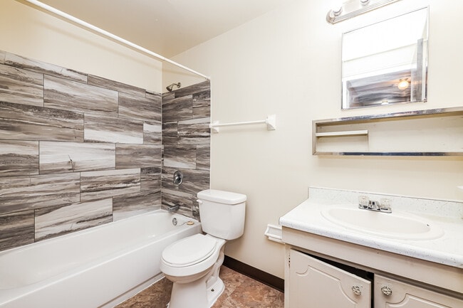 Building Photo - 5877 Taylorsville Rd